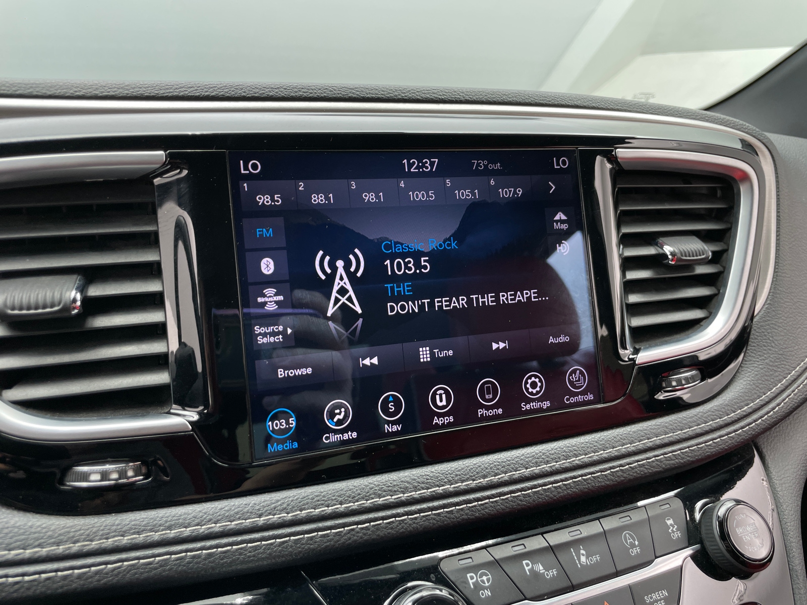 Thumbnail: 2020 Chrysler Pacifica - 3