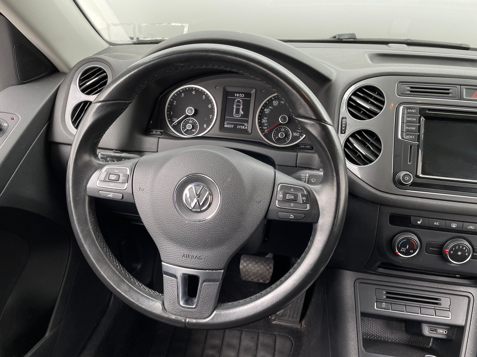 Thumbnail: 2017 Volkswagen Tiguan - 4