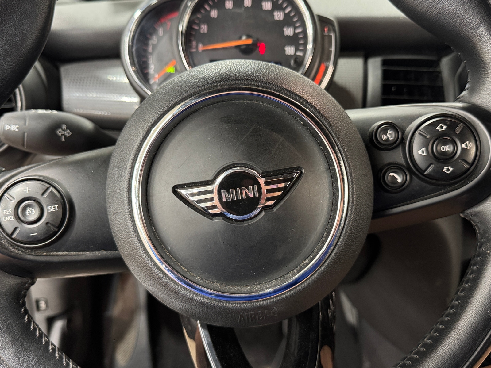 Thumbnail: 2019 MINI Cooper Convertible - 4