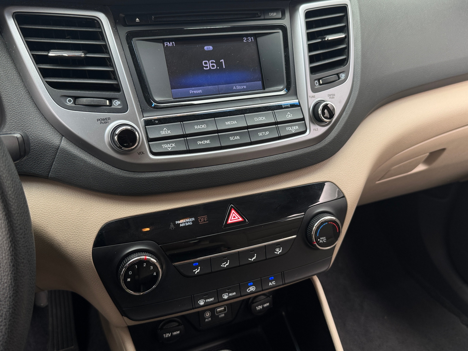 Thumbnail: 2016 Hyundai Tucson - 4