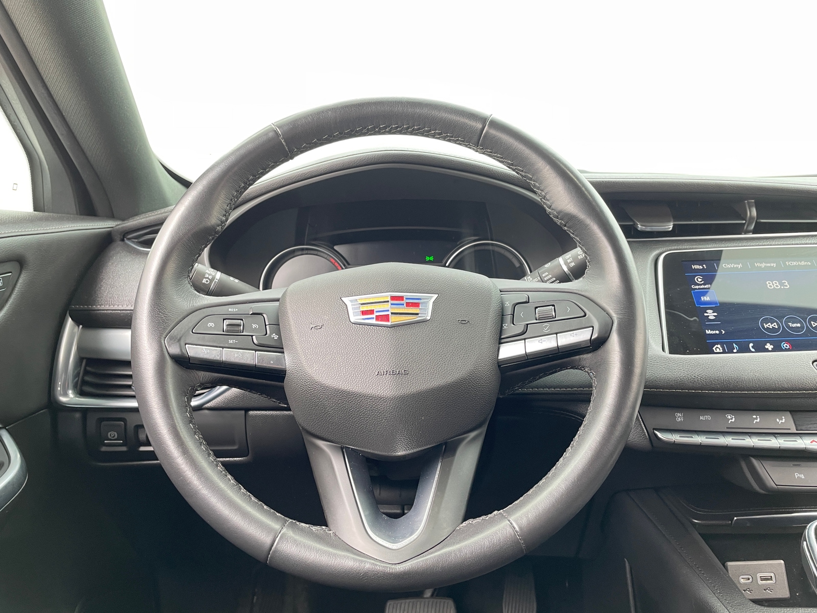 Thumbnail: 2021 Cadillac XT4 - 4