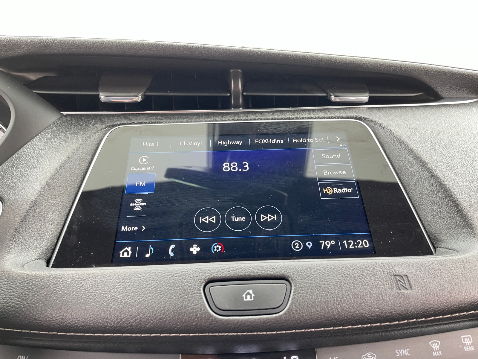 Thumbnail: 2021 Cadillac XT4 - 3