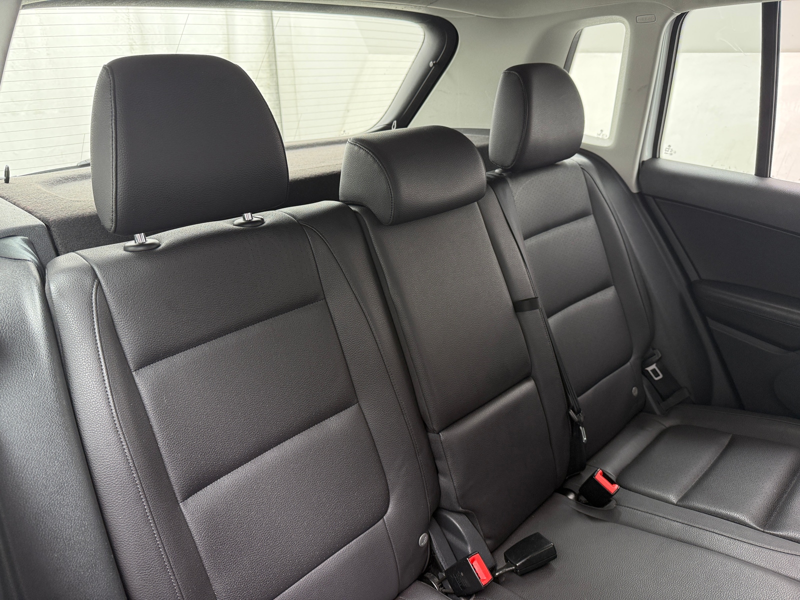 Thumbnail: 2016 Volkswagen Tiguan - 6