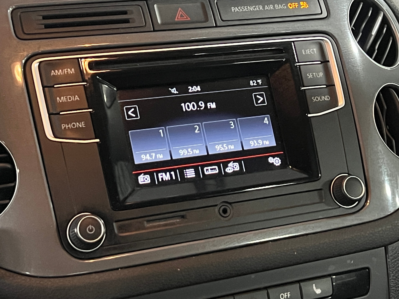 Thumbnail: 2016 Volkswagen Tiguan - 4