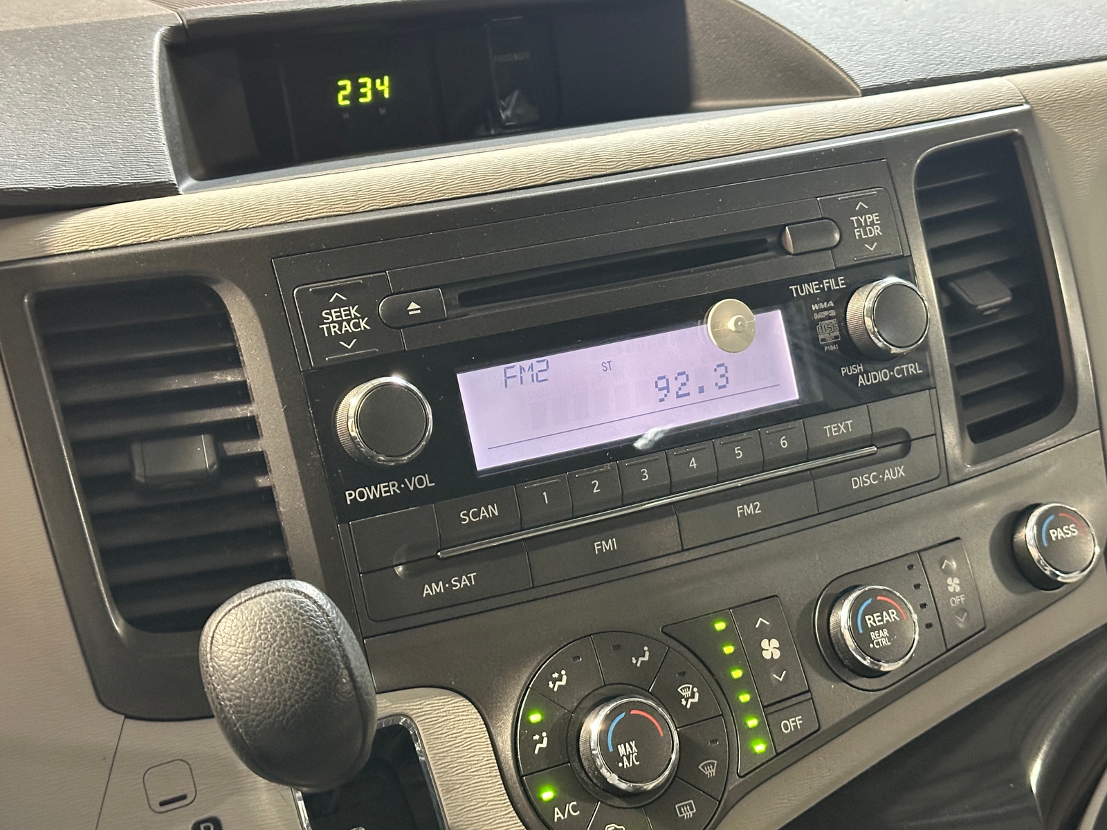 Thumbnail: 2012 Toyota Sienna - 4