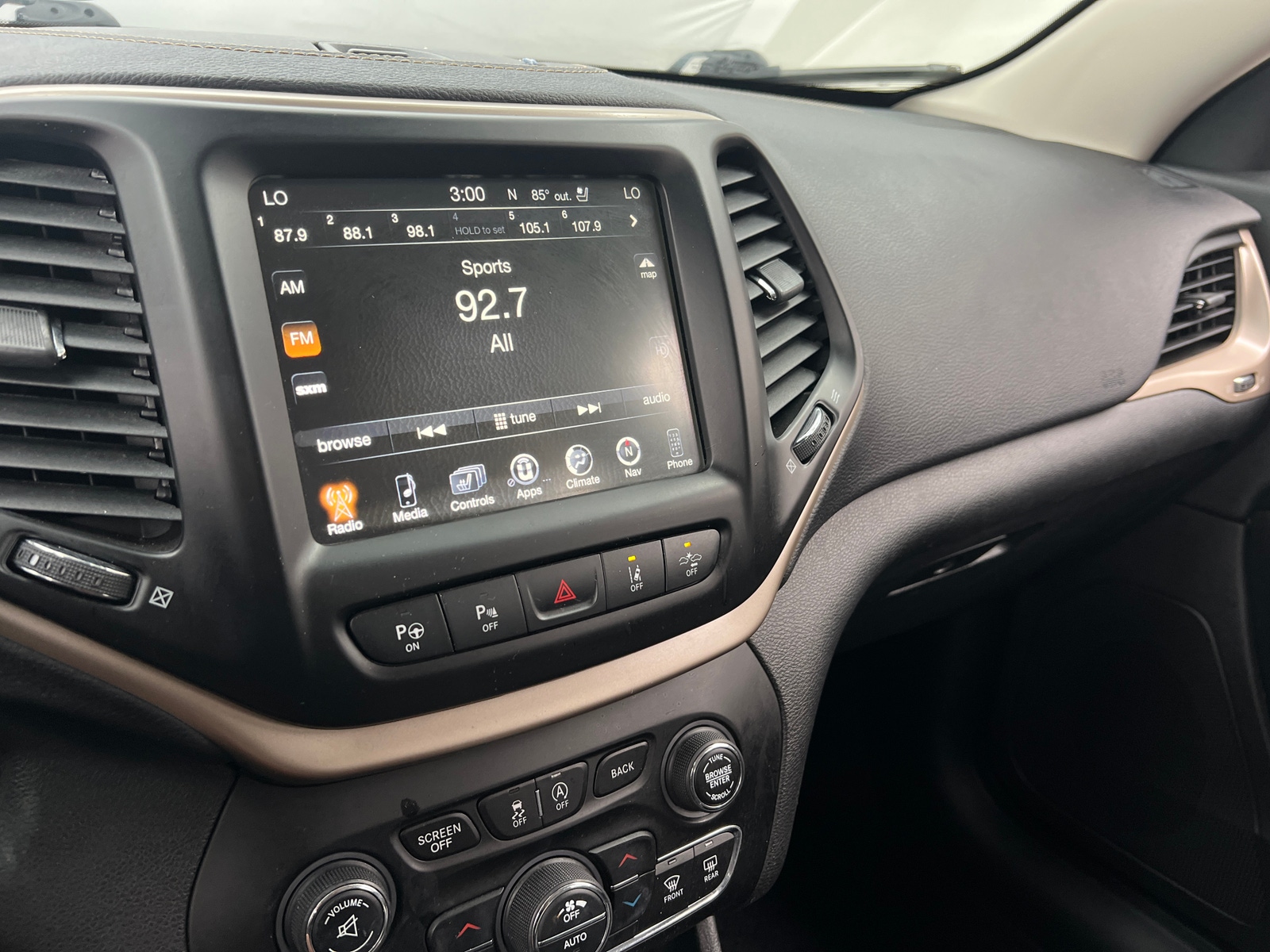 Thumbnail: 2018 Jeep Cherokee - 3