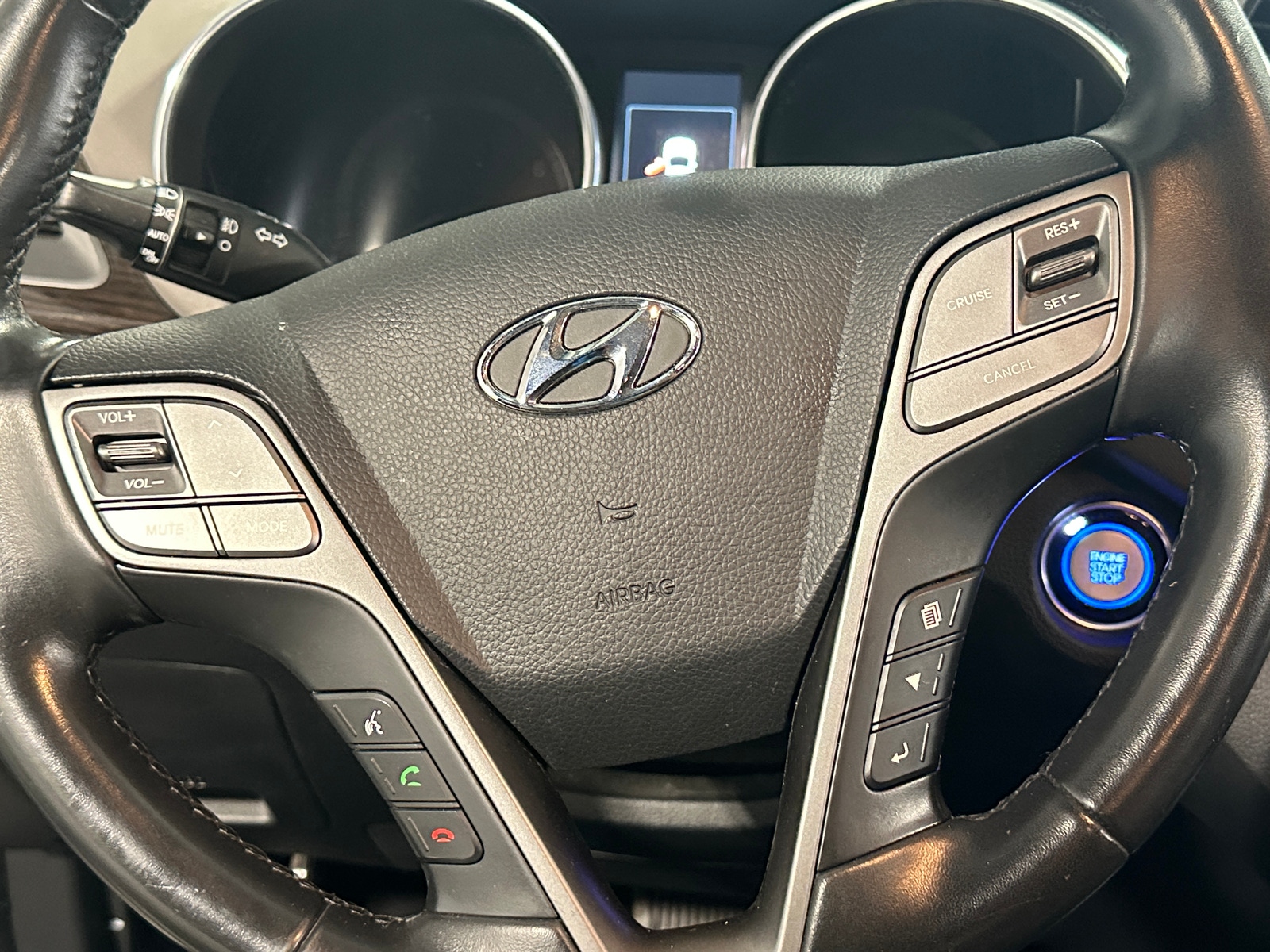 Thumbnail: 2017 Hyundai Santa Fe - 4