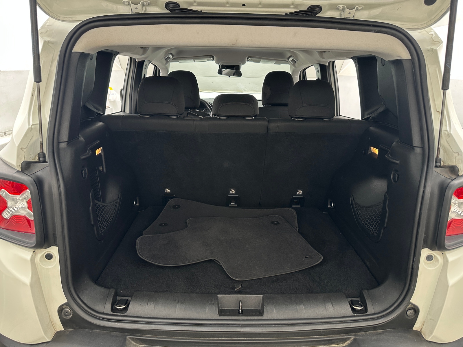 Thumbnail: 2017 Jeep Renegade - 7