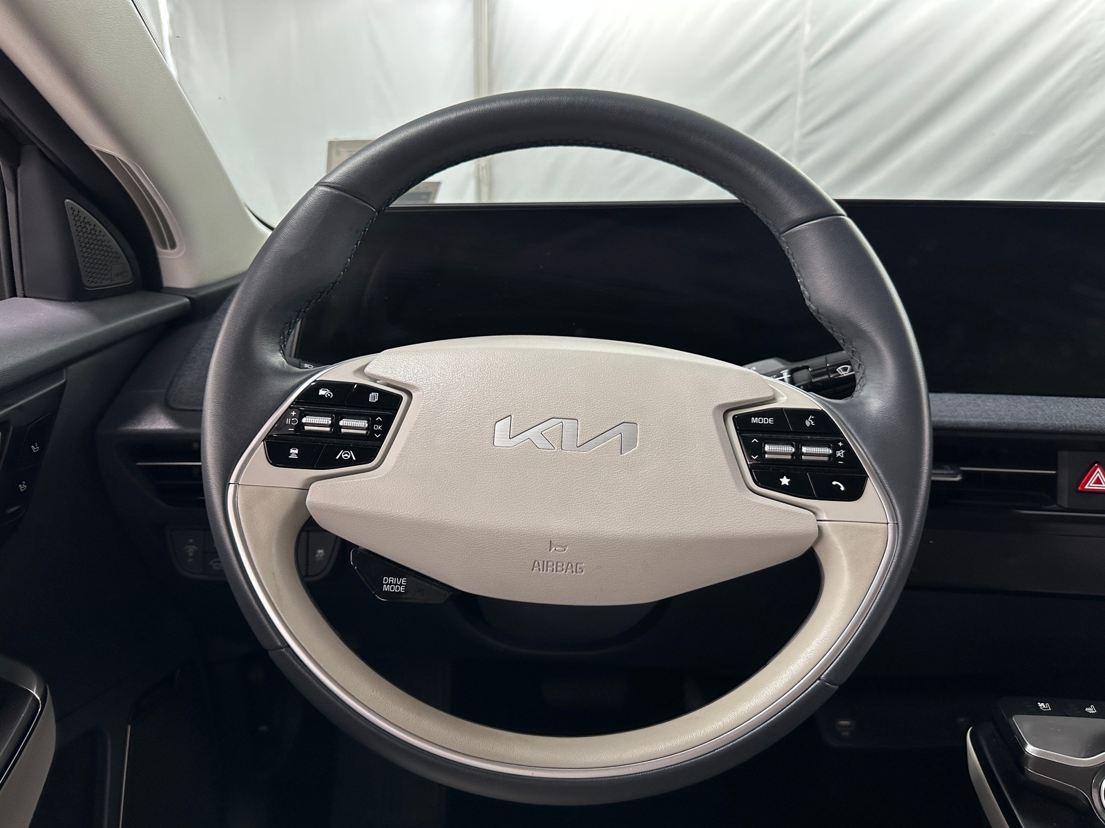 Thumbnail: 2022 Kia EV6 - 4