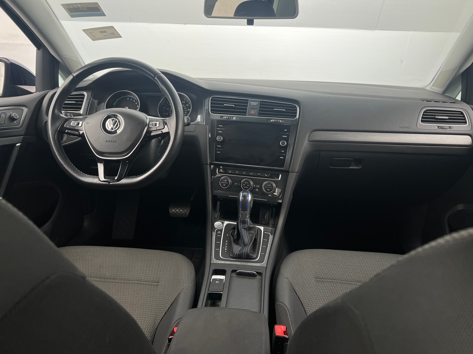 Thumbnail: 2019 Volkswagen e-Golf - 3