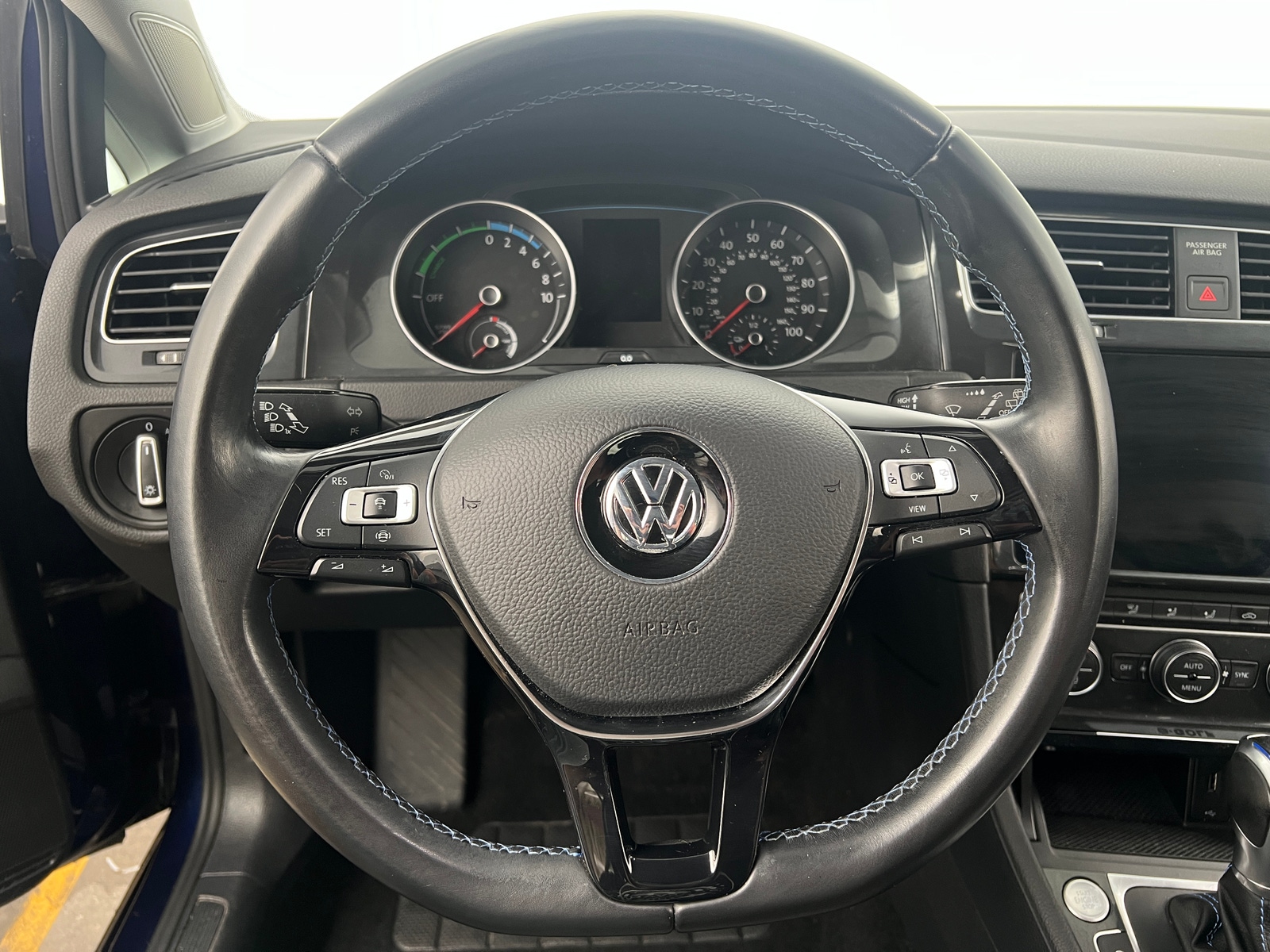 Thumbnail: 2019 Volkswagen e-Golf - 5