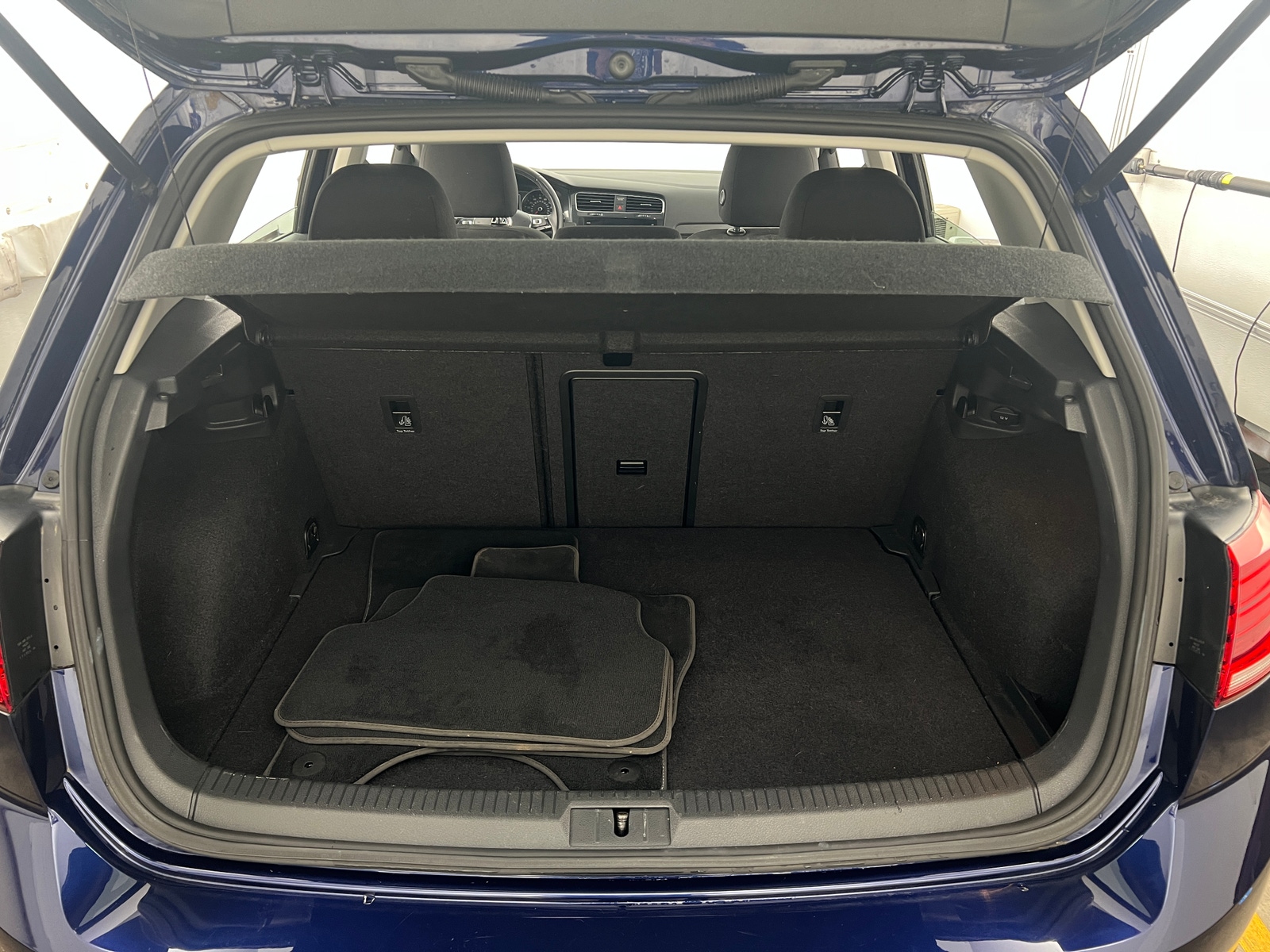 Thumbnail: 2019 Volkswagen e-Golf - 7