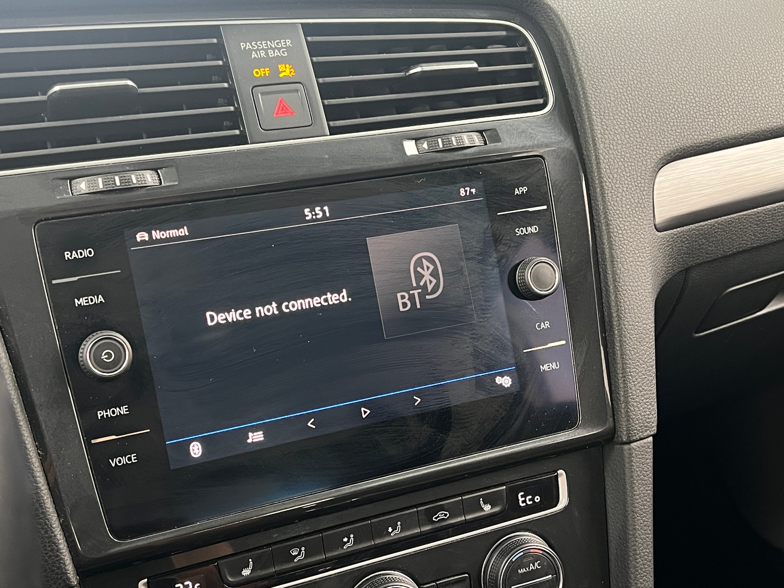 Thumbnail: 2019 Volkswagen e-Golf - 4
