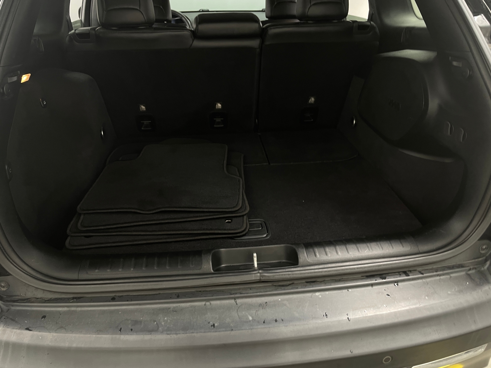 Thumbnail: 2019 Jeep Cherokee - 6