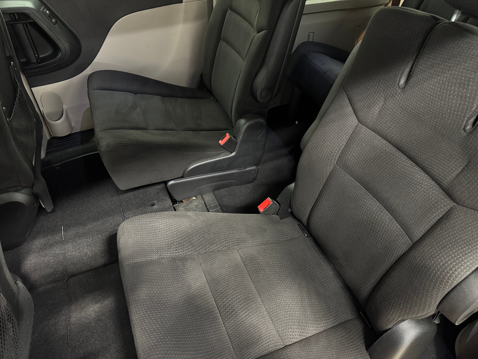 Thumbnail: 2014 Chrysler Town & Country - 5