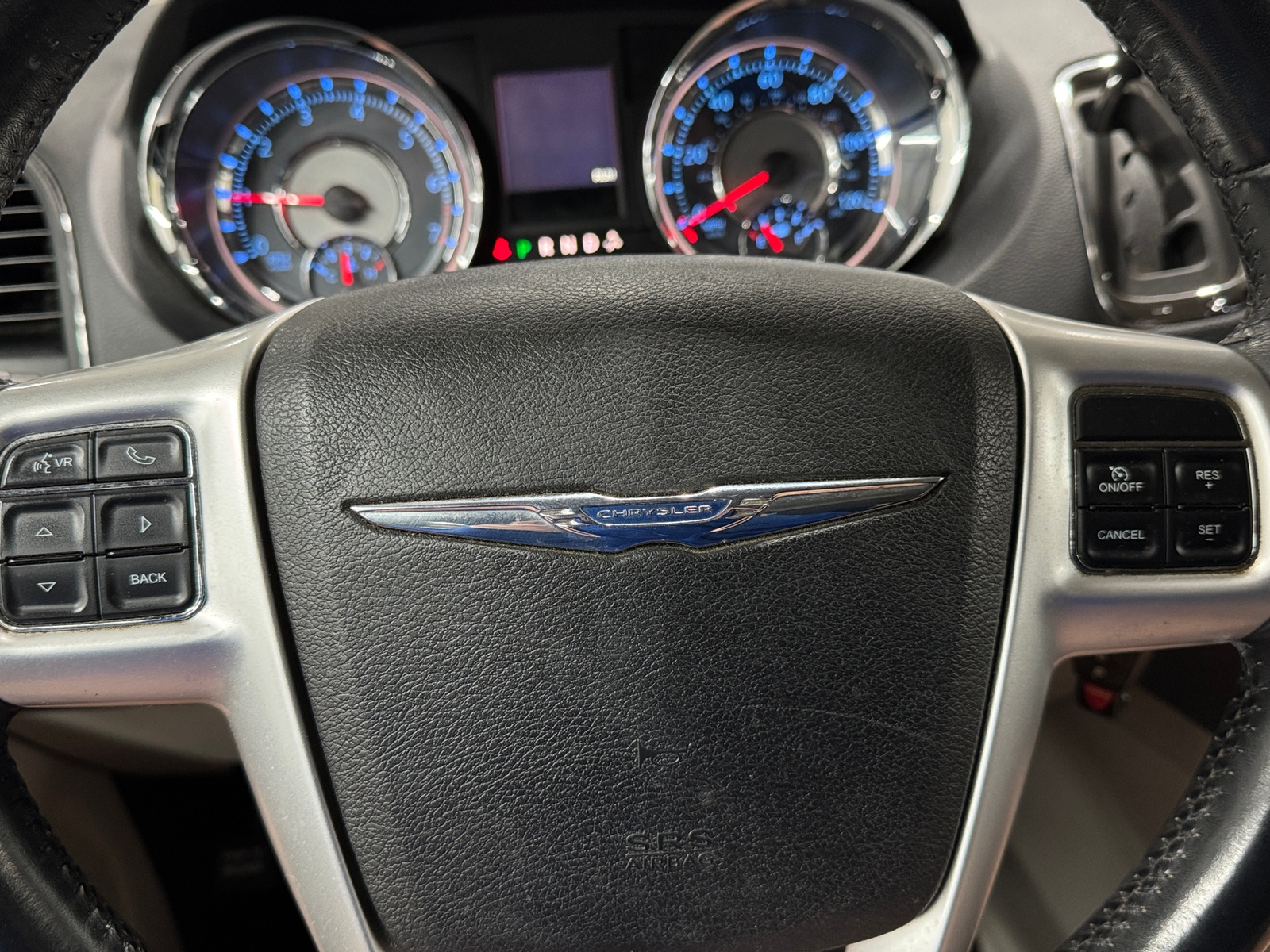 Thumbnail: 2014 Chrysler Town & Country - 4