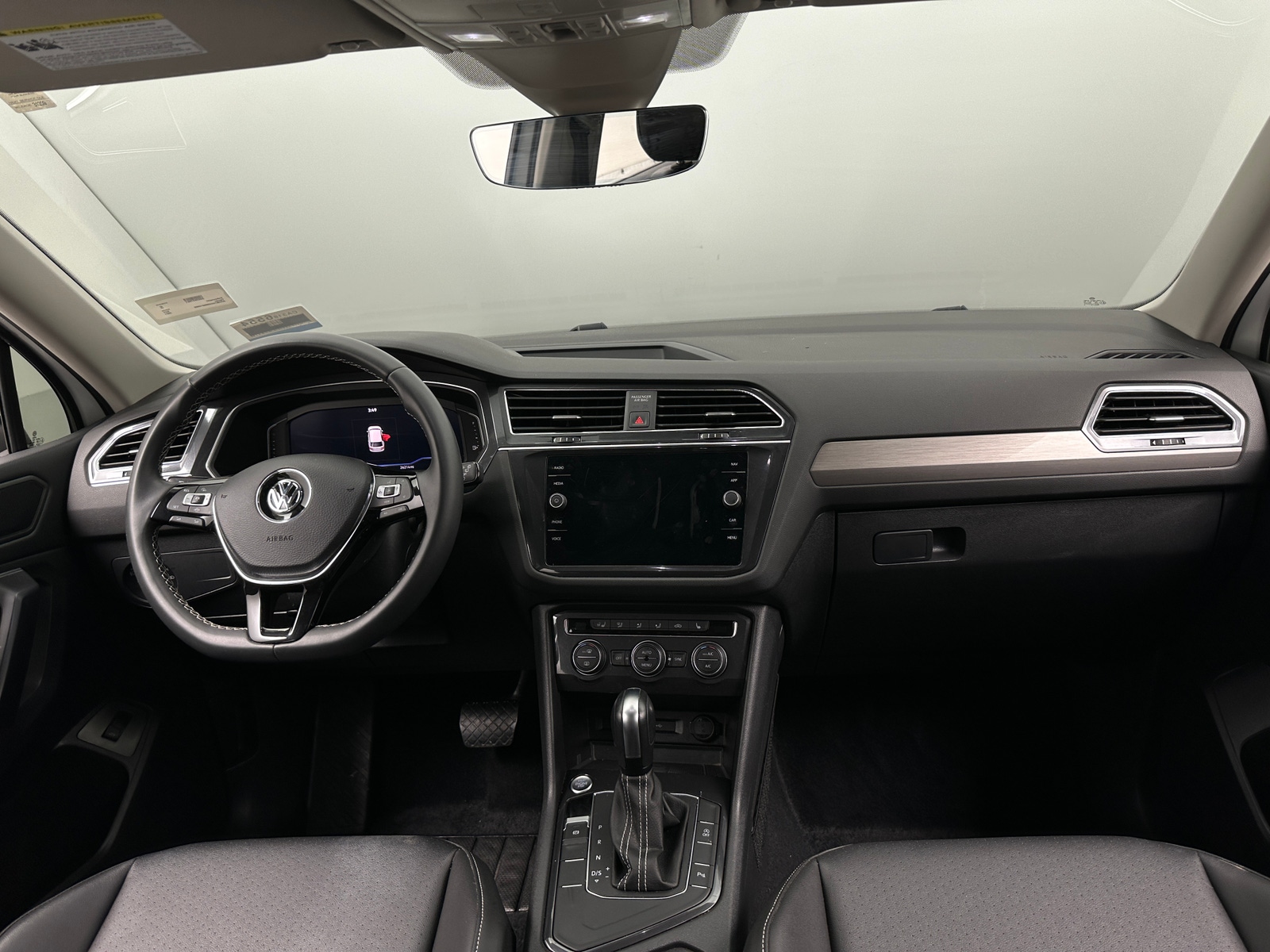 Thumbnail: 2021 Volkswagen Tiguan - 2