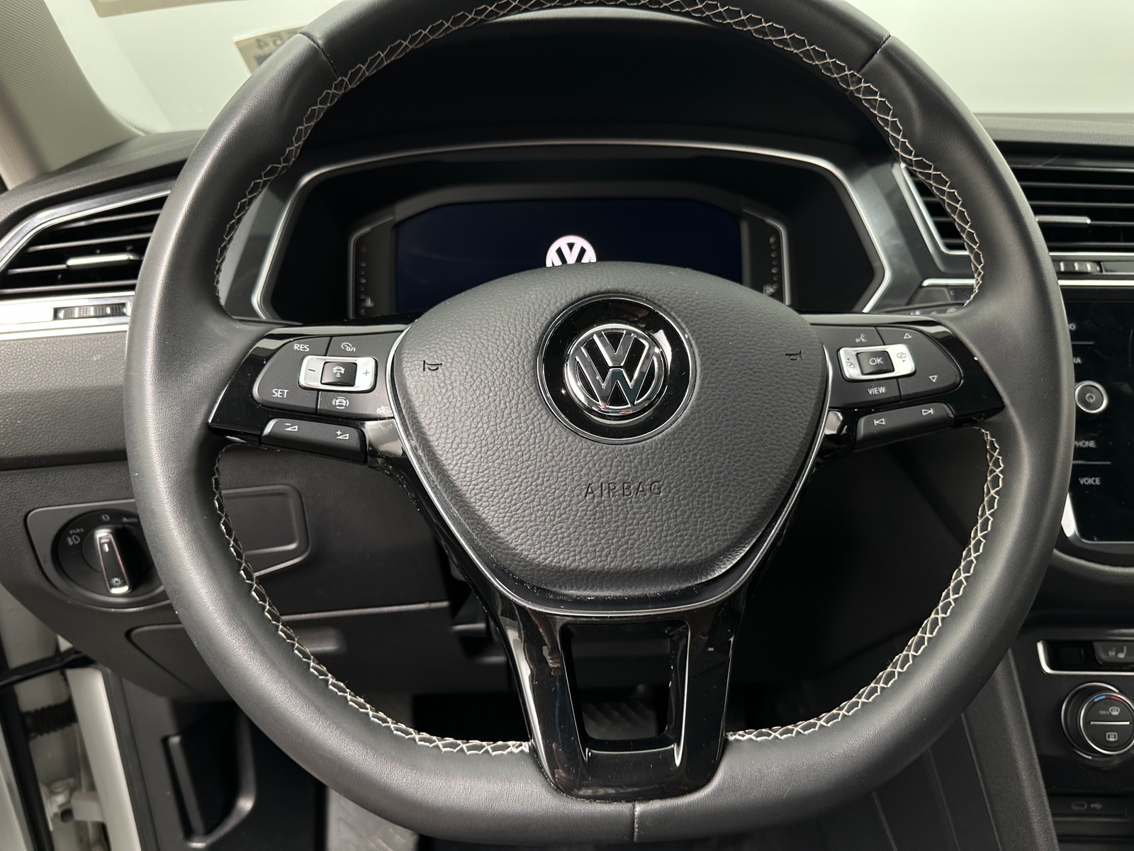 Thumbnail: 2021 Volkswagen Tiguan - 4