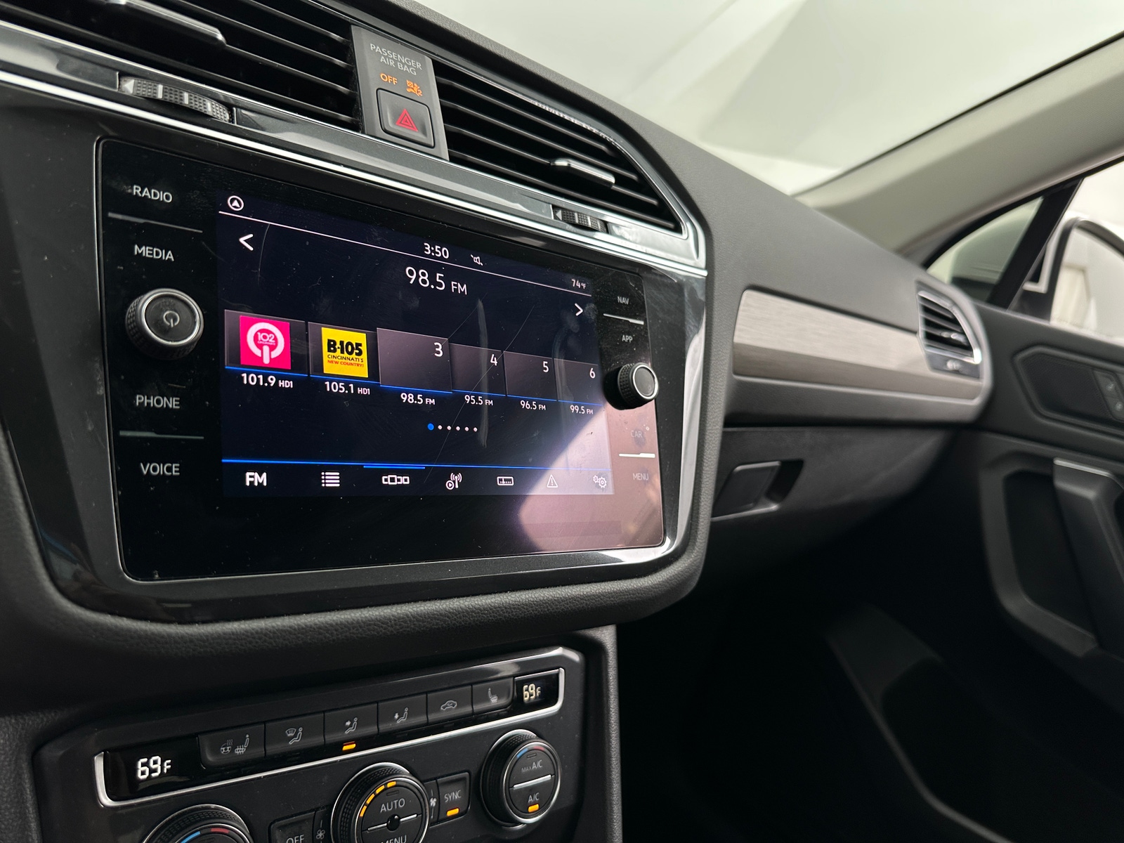 Thumbnail: 2021 Volkswagen Tiguan - 3