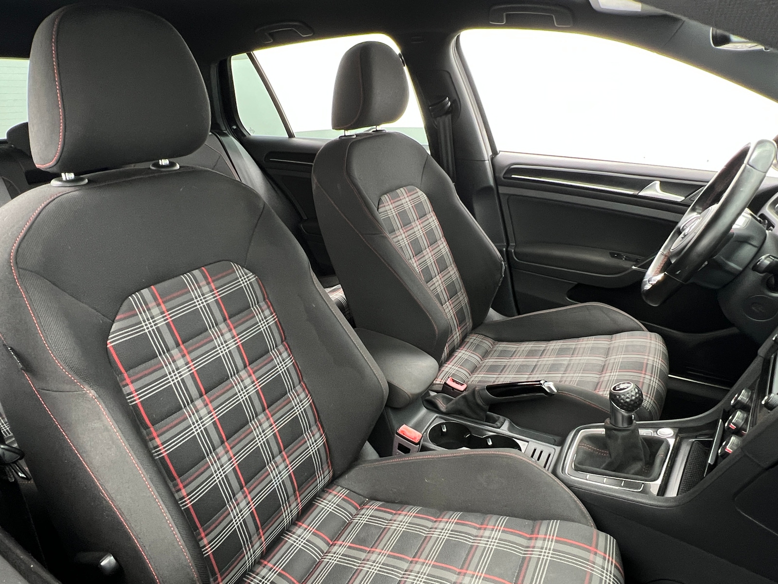 Thumbnail: 2017 Volkswagen Golf - 2