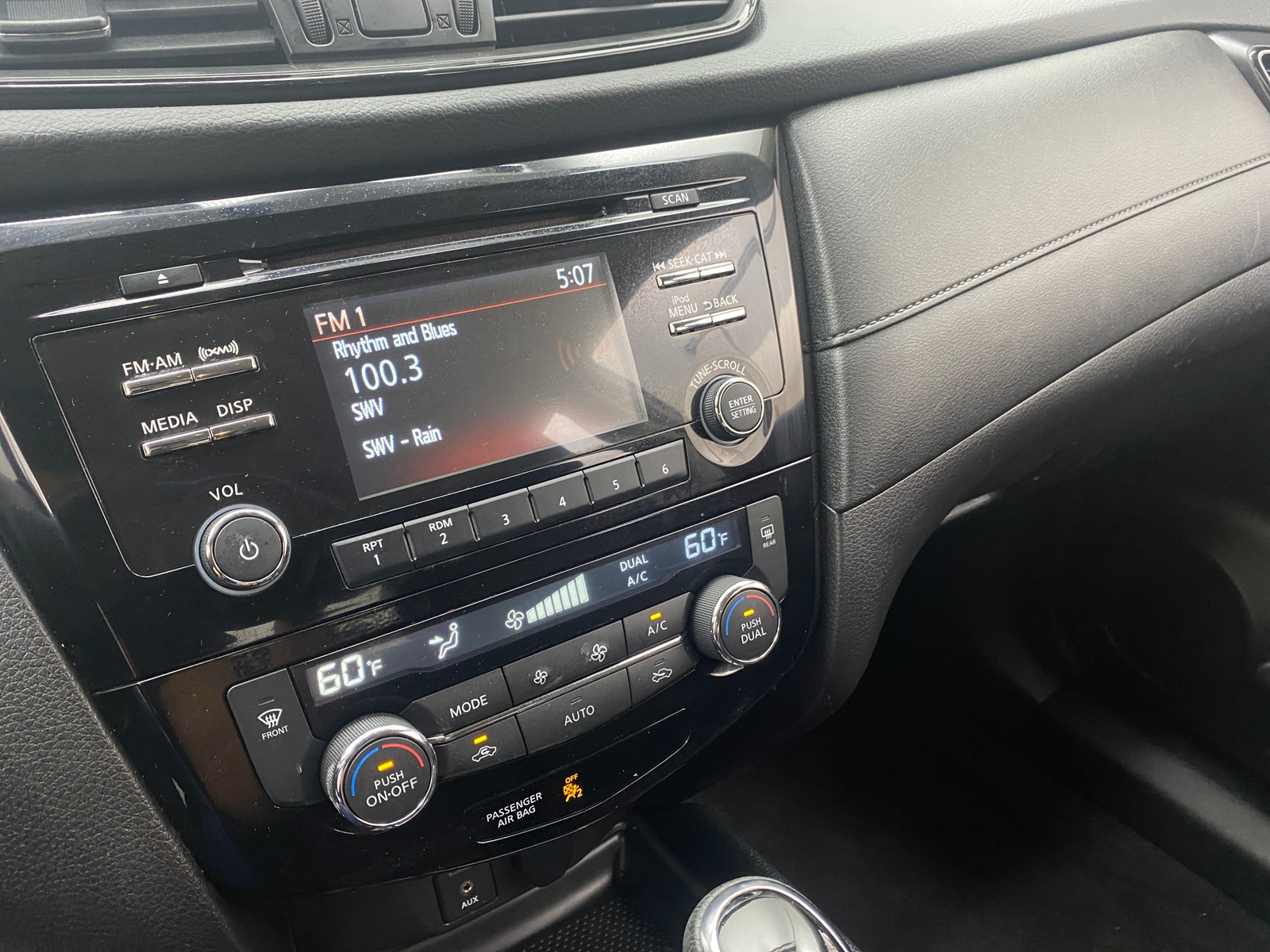 Thumbnail: 2017 Nissan Rogue - 4