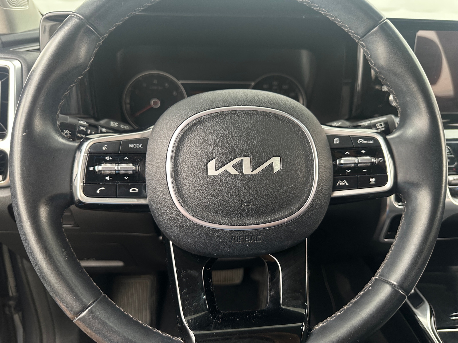 Thumbnail: 2022 Kia Sorento - 4