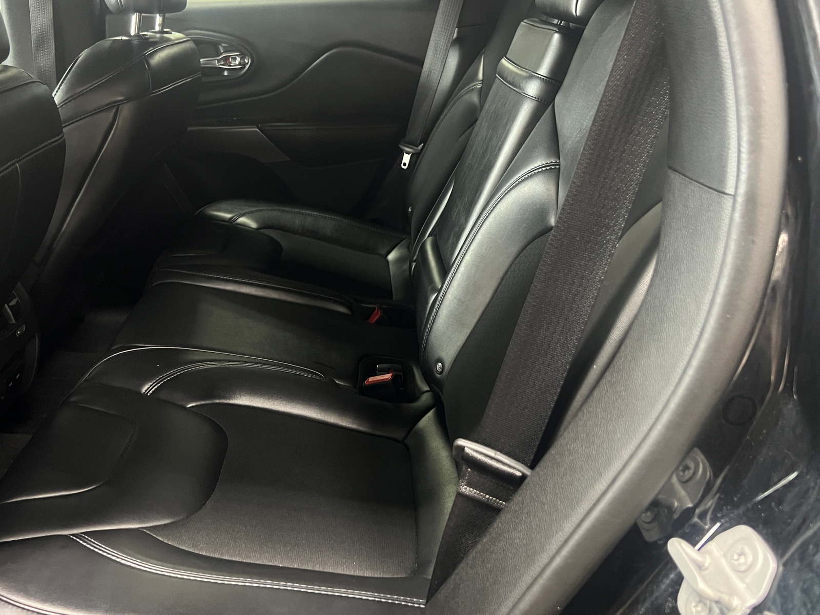 Thumbnail: 2019 Jeep Cherokee - 6