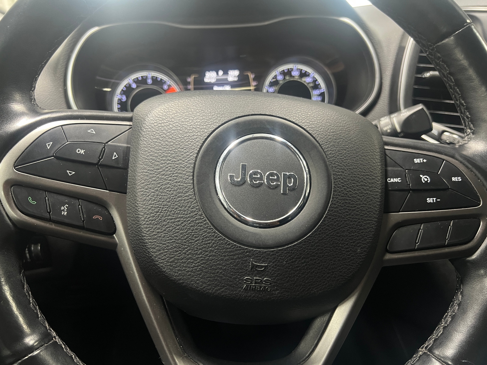 Thumbnail: 2019 Jeep Cherokee - 5