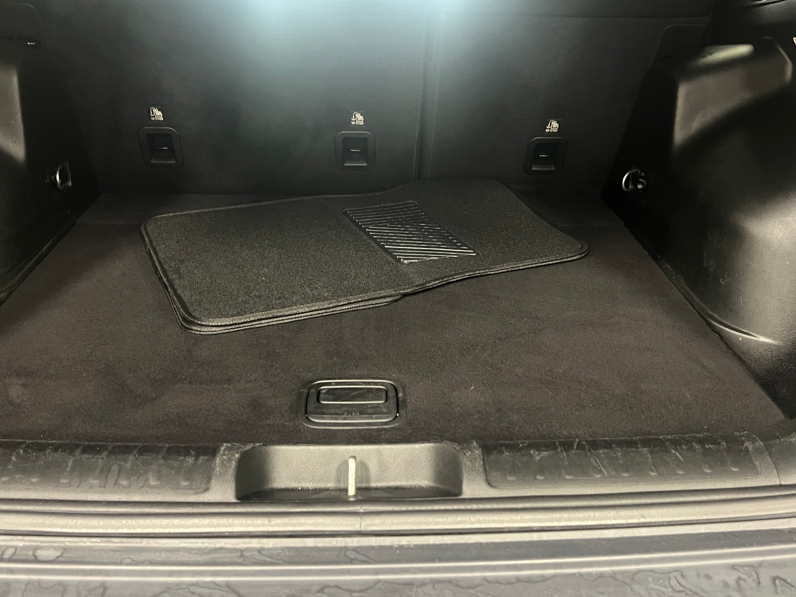 Thumbnail: 2019 Jeep Cherokee - 7