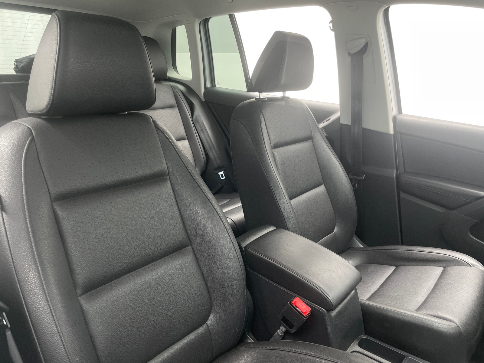 Thumbnail: 2017 Volkswagen Tiguan - 2