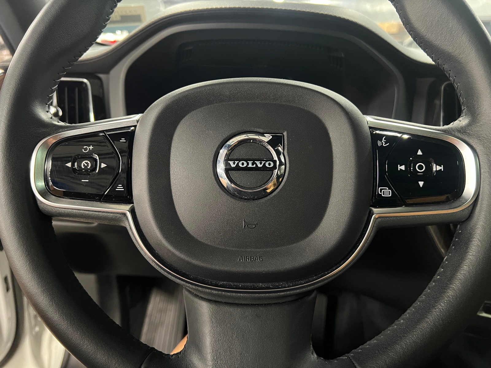Thumbnail: 2021 Volvo XC60 - 4