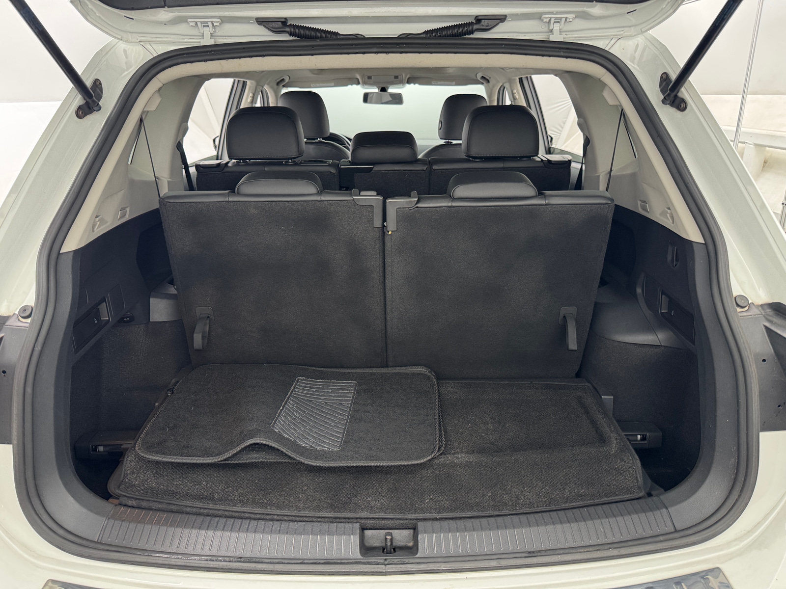 Thumbnail: 2019 Volkswagen Tiguan - 6