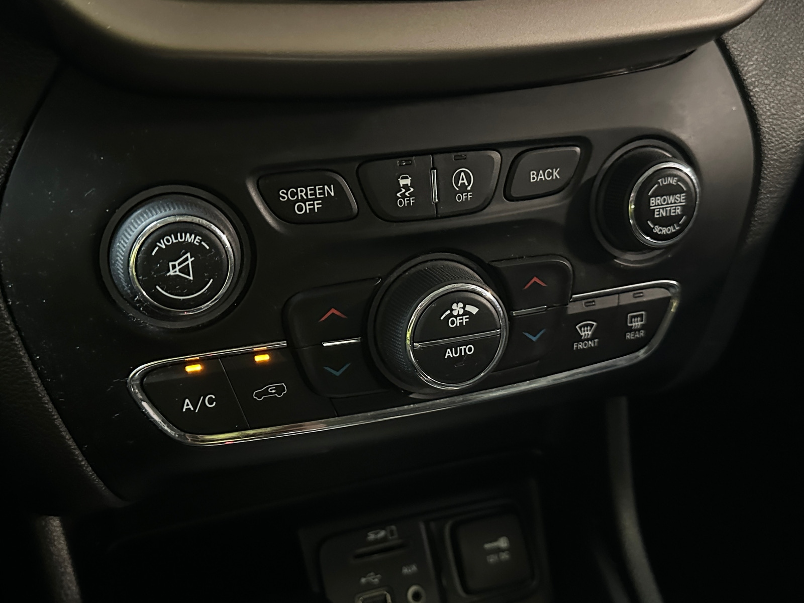 Thumbnail: 2015 Jeep Cherokee - 4