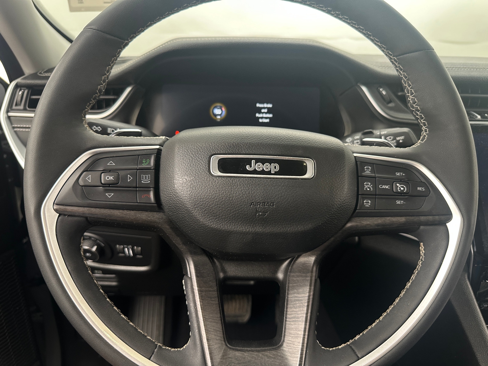 Thumbnail: 2024 Jeep Grand Cherokee - 4