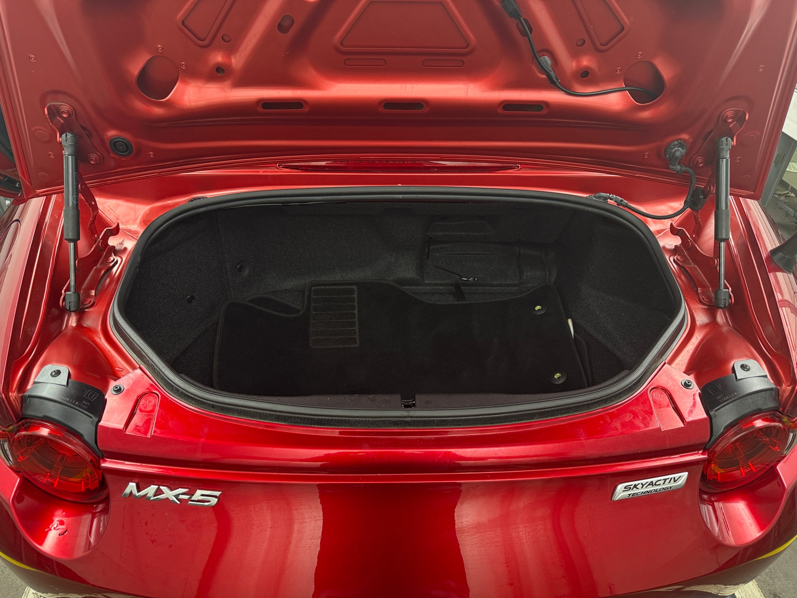 Thumbnail: 2019 Mazda MX-5 Miata - 6
