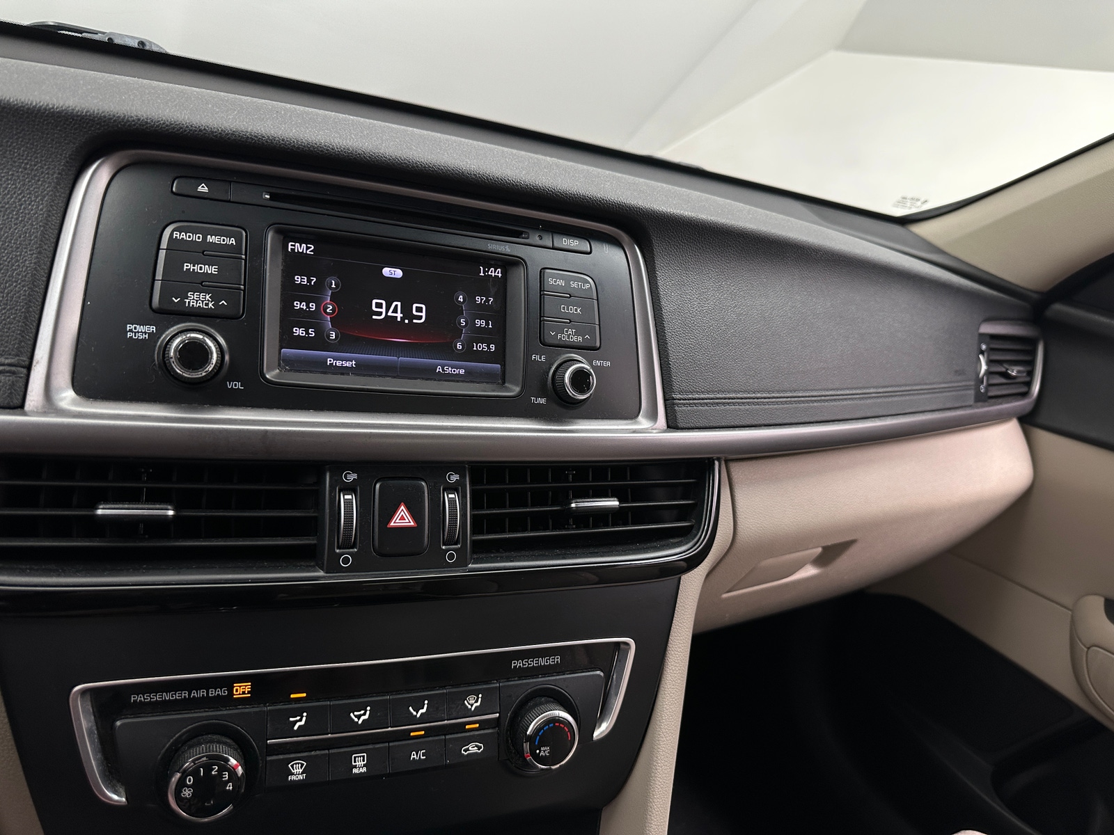 Thumbnail: 2016 Kia Optima - 4