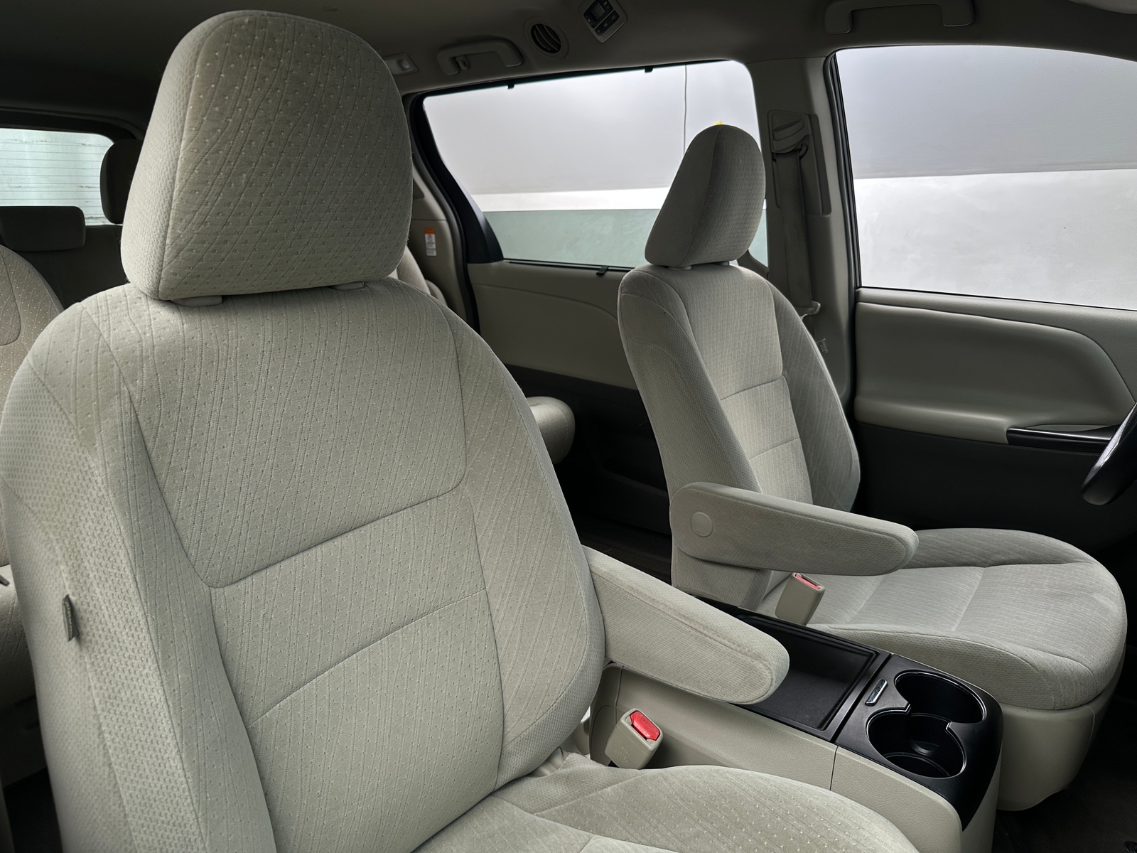 Thumbnail: 2016 Toyota Sienna - 2