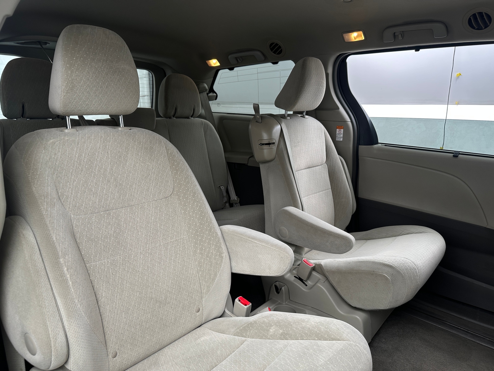 Thumbnail: 2016 Toyota Sienna - 6