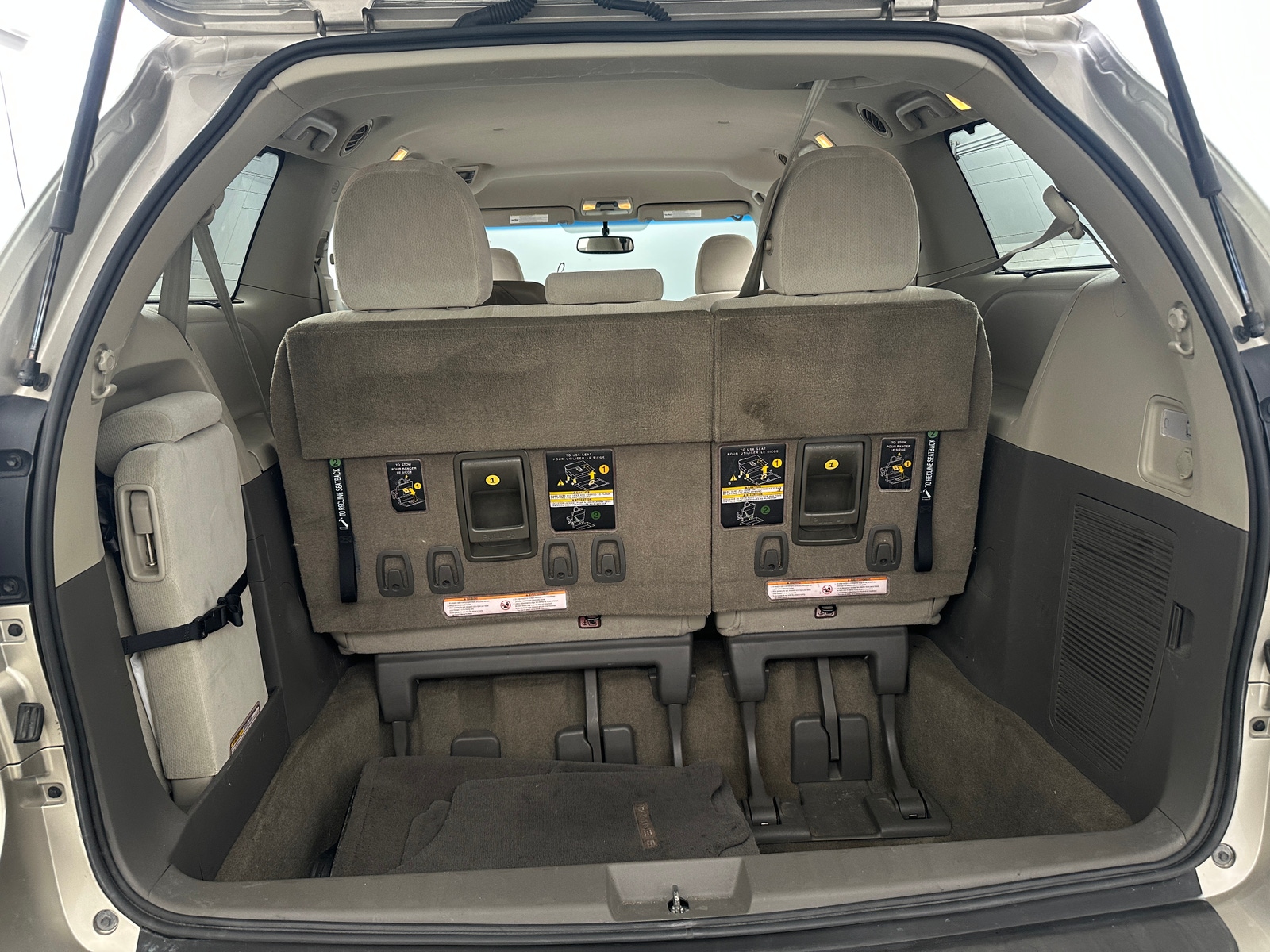 Thumbnail: 2016 Toyota Sienna - 7