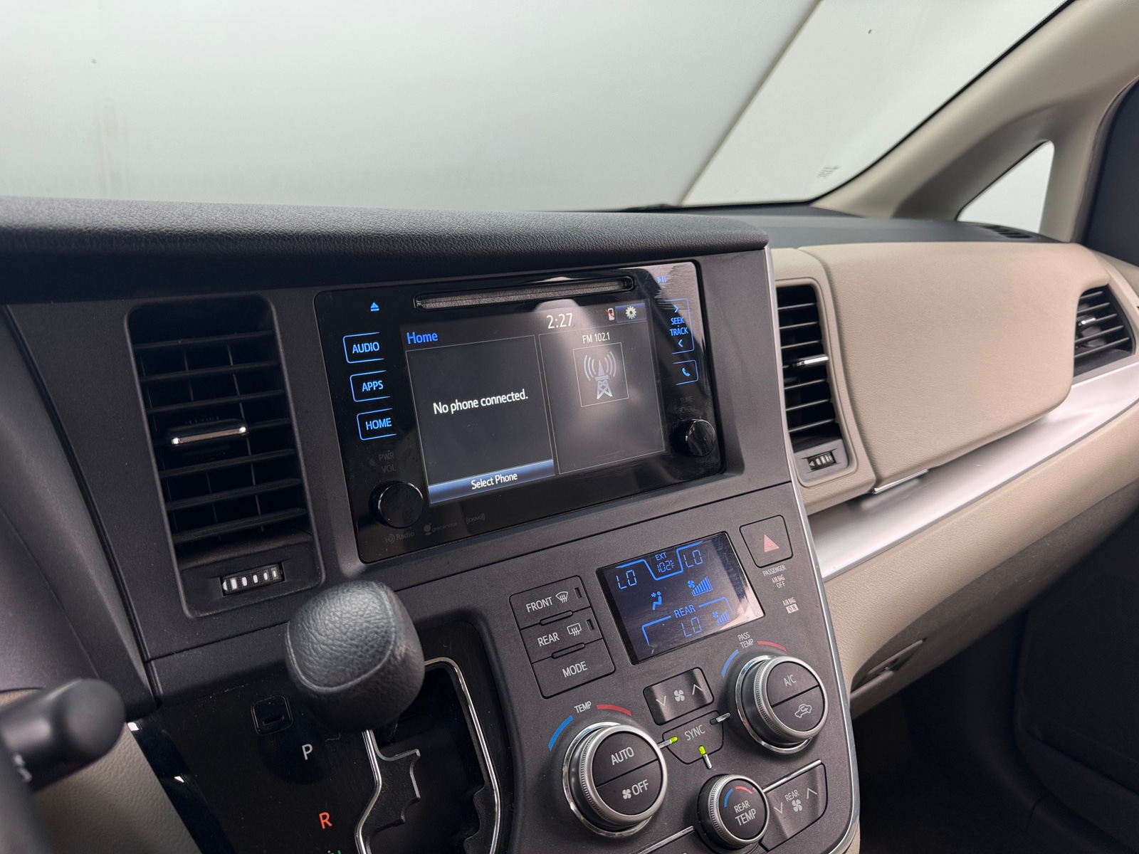Thumbnail: 2016 Toyota Sienna - 4