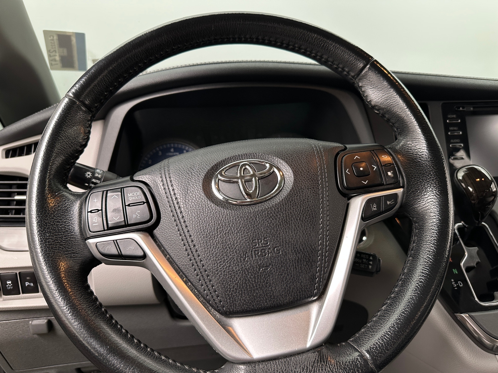 Thumbnail: 2019 Toyota Sienna - 4