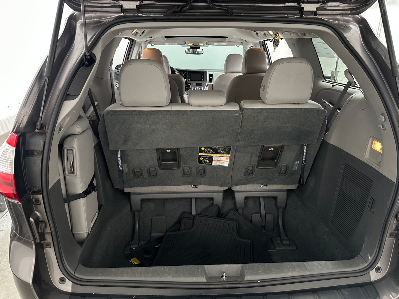 Thumbnail: 2019 Toyota Sienna - 6