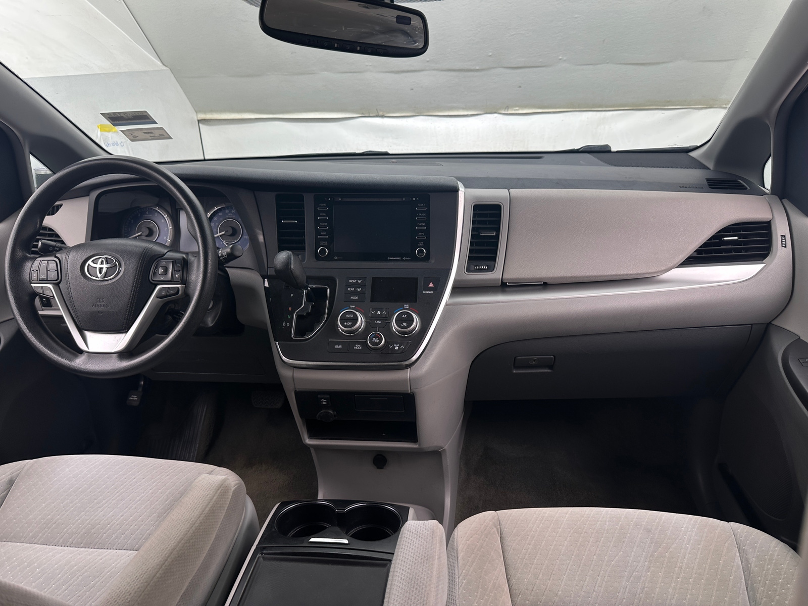 Thumbnail: 2018 Toyota Sienna - 3