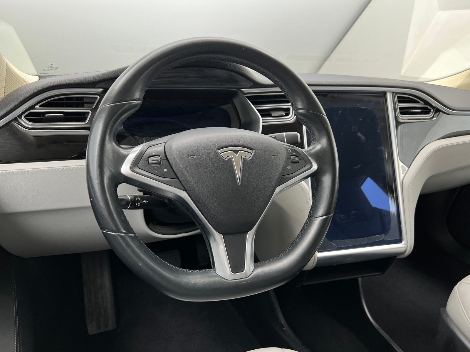 Thumbnail: 2014 Tesla Model S - 4