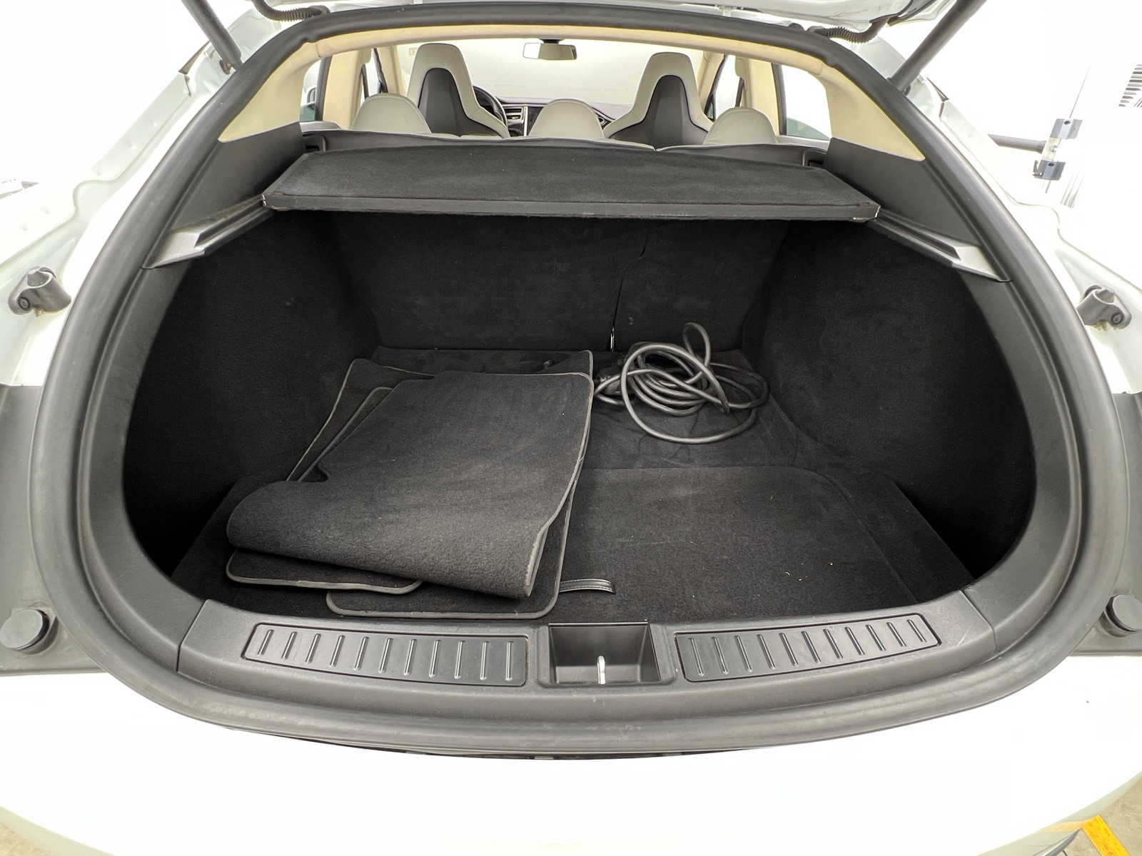 Thumbnail: 2014 Tesla Model S - 6