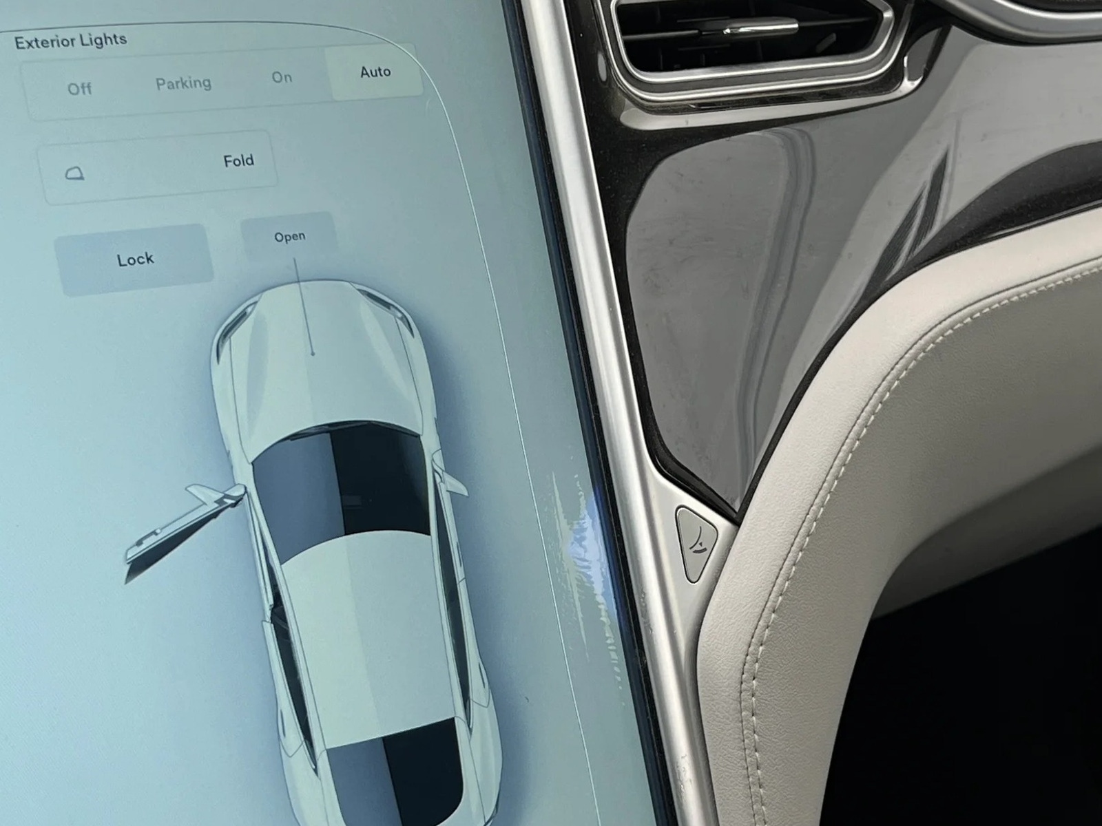 Thumbnail: 2014 Tesla Model S - 3