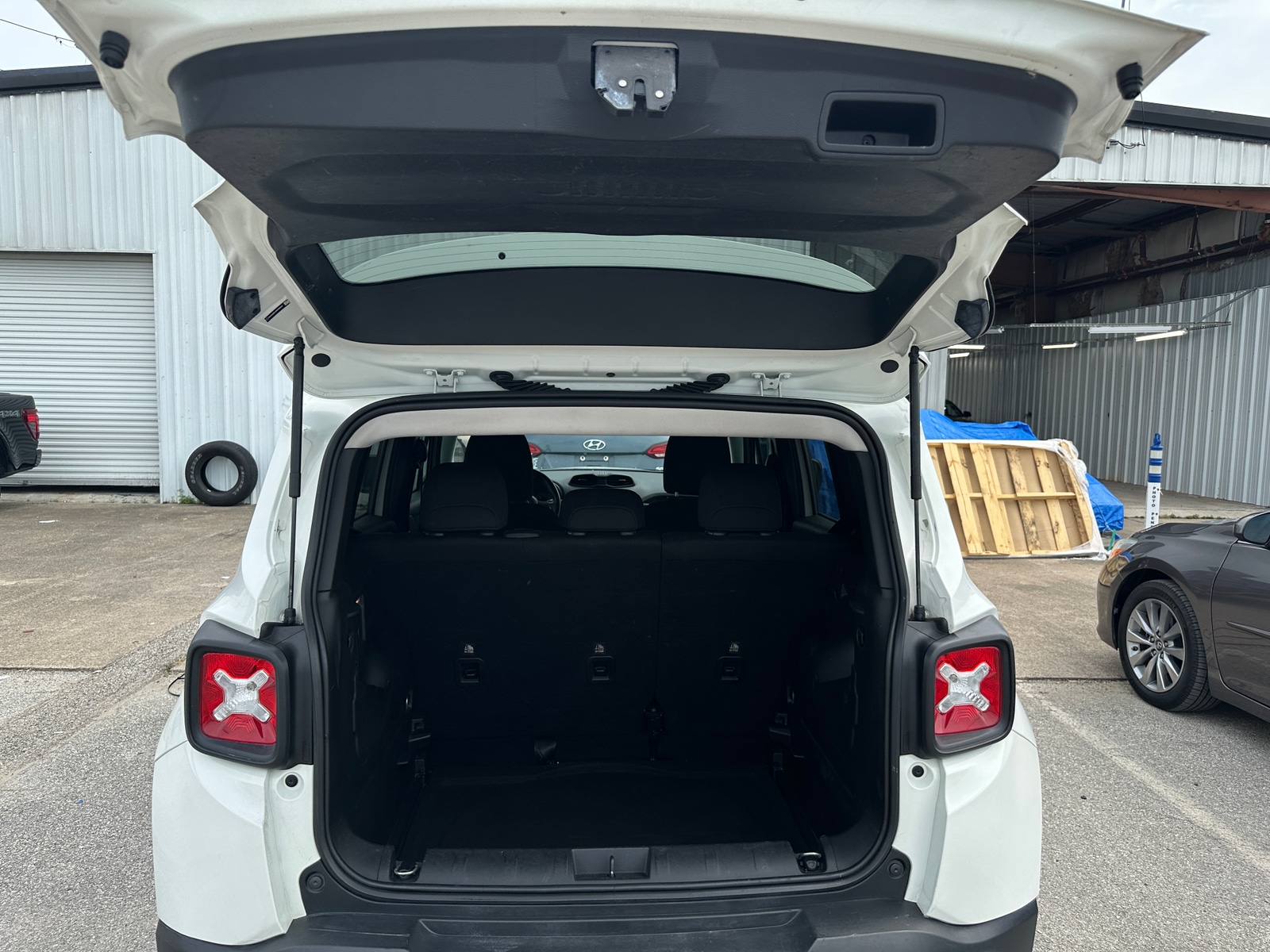 Thumbnail: 2022 Jeep Renegade - 7