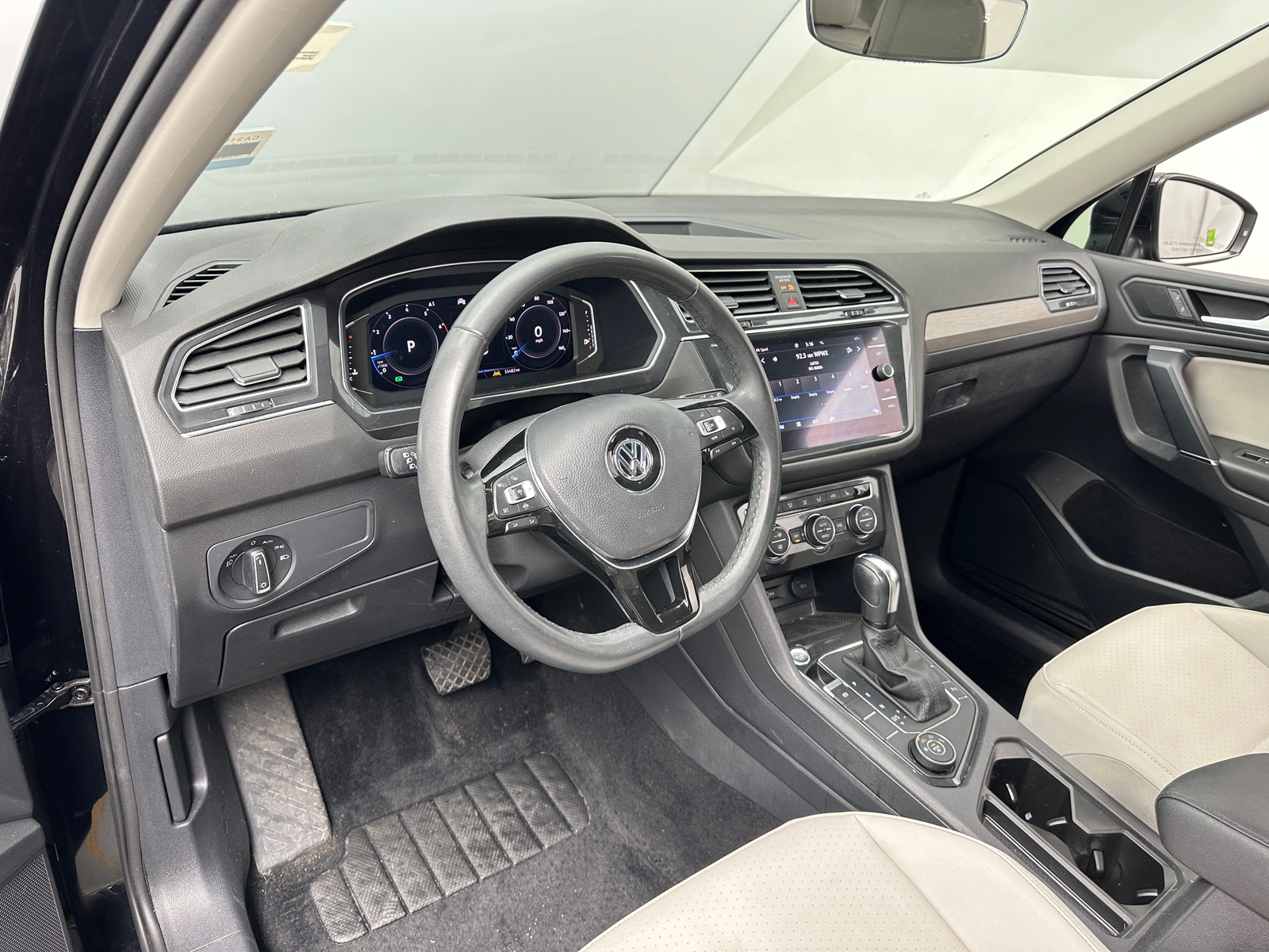 Thumbnail: 2020 Volkswagen Tiguan - 2