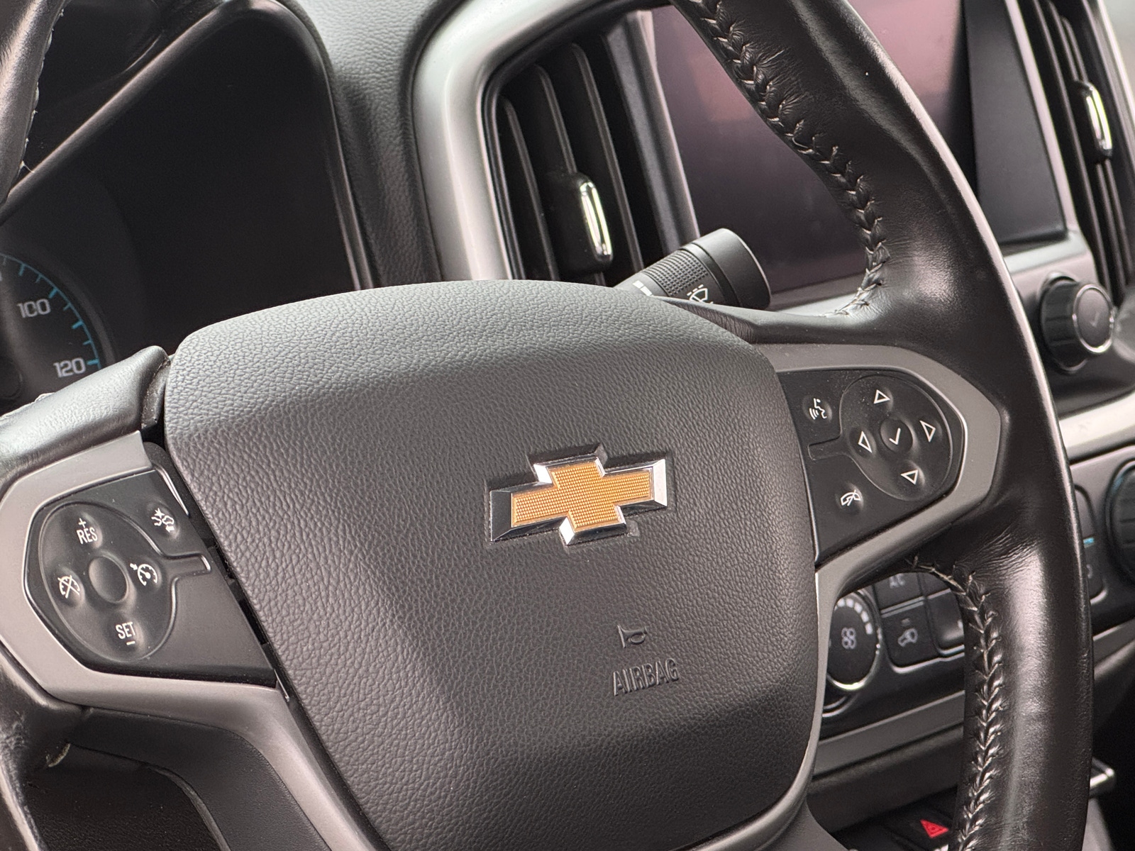 Thumbnail: 2022 Chevrolet Colorado - 5