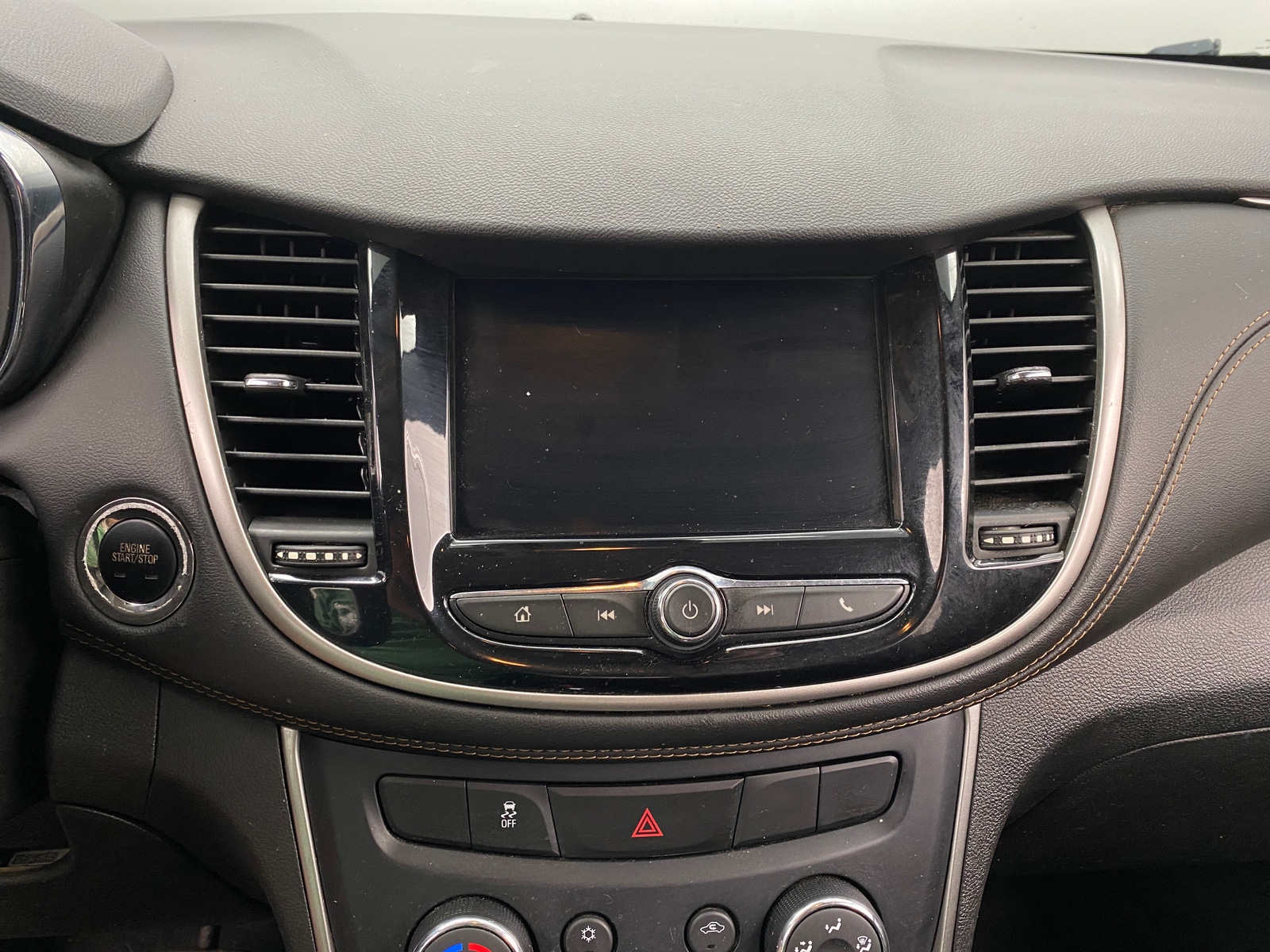 Thumbnail: 2018 Chevrolet Trax - 4